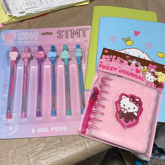 Hello Kitty Accessories - Hello Kitty Gel Pens and Cinnamoroll, kereopi Notebook Set